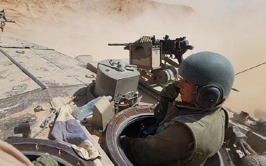 전차에 시험배치된 이스라엘 여군 [이스라엘군 제공]